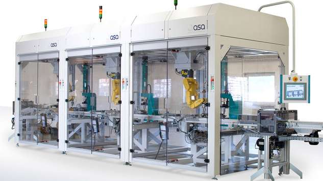 [Translate to South Korea:] Assembly line consisting of three robot cells with three press stations
